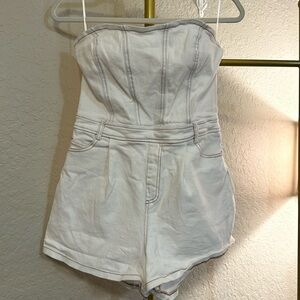 Le Lis White strapless romper p